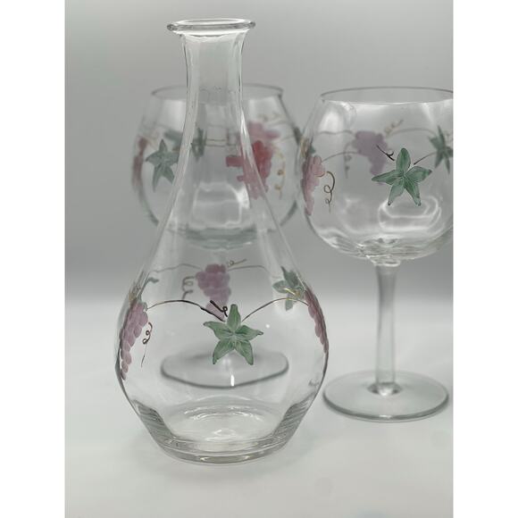 Vintage Grape Motif Wine Decanter with 2 Matching Goblets Glass Set - Picture 13 of 13